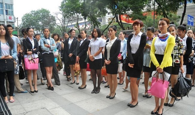 廣西高鐵乘務(wù)員招聘面試經(jīng)歷:怎么樣解決難與同事上司相處問題？