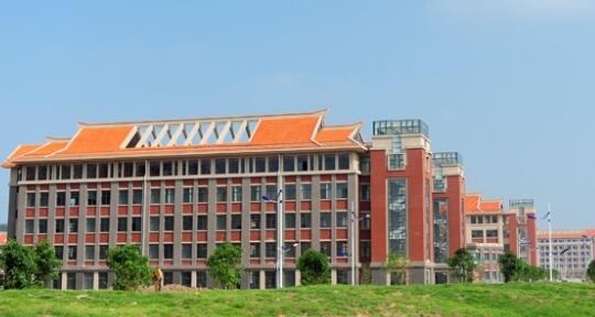 北部灣大學(xué)在哪里？北部灣大學(xué)濱海校區(qū)地址是多少？郵編是多少？