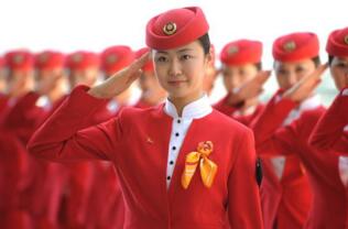 高鐵動(dòng)車招聘乘務(wù)員工資待遇怎么樣？有什么要求？和空姐哪個(gè)好？