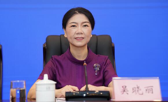 吳曉麗簡歷：來賓市政協(xié)主席吳曉麗，曾任廣西廣播電視局副局長、婦聯(lián)副主席，來賓市委副書記