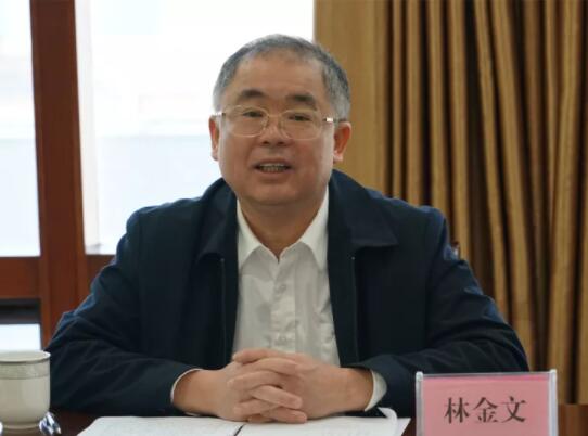 林金文簡(jiǎn)歷：廣西自治區(qū)人大法制委員會(huì)副主任委員林金文，曾任廣西高院副院長(zhǎng)、司法廳廳長(zhǎng)、商務(wù)廳副廳長(zhǎng)