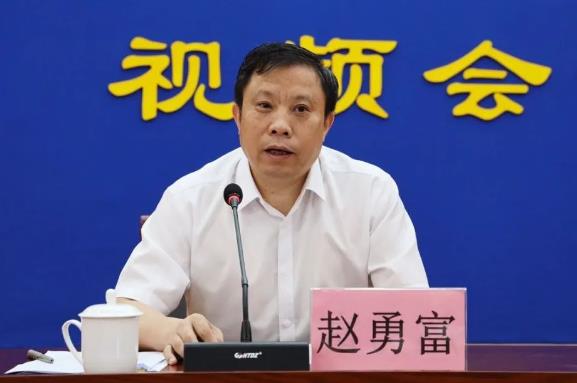 趙勇富簡歷：廣西自治區(qū)黨委黨史研究室主任趙勇富，曾任廣西黨委宣傳部副部長，南寧市委常委、宣傳部部長