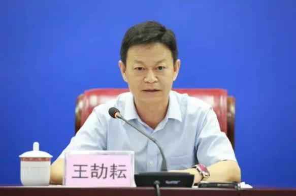 王劼耘簡歷：平陸運河集團董事長王劼耘，曾任廣西交通廳副廳長，廣西交通投資集團副董事長、總經(jīng)理