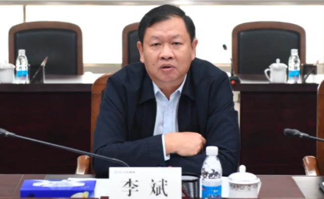 李斌簡(jiǎn)歷：柳州鋼鐵集團(tuán)董事長(zhǎng)李斌，曾任廣西投資集團(tuán)總經(jīng)理、欽州市副市長(zhǎng)
