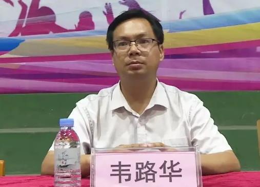 韋路華簡(jiǎn)歷：河池市委宣傳部副部長(zhǎng)、融媒體中心主任韋路華，曾任東蘭縣委副書記、常務(wù)副縣長(zhǎng)，環(huán)江縣委常委、宣傳部部長(zhǎng)